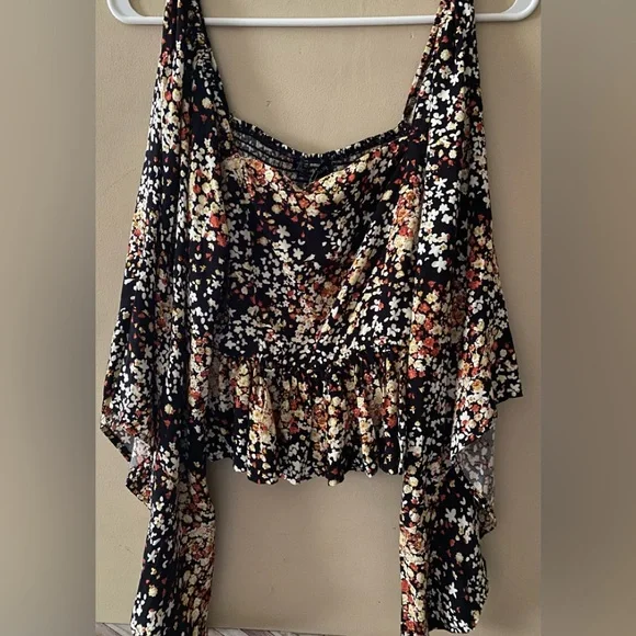 Women’s Shop Neighbor Los Angeles  Rose & Remington Boho Floral Print Top - Picture 2 of 10